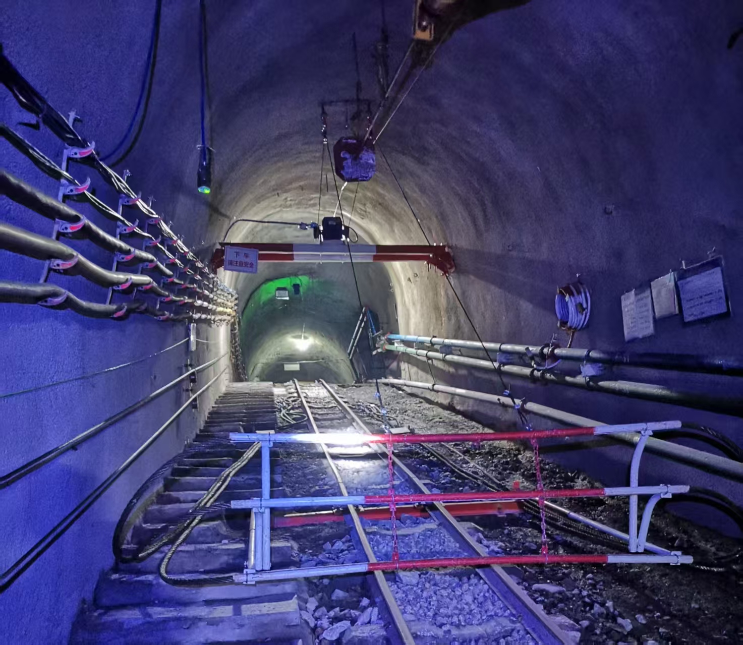 金達(dá)煤礦成功安裝應(yīng)用新型跑車防護(hù)裝置